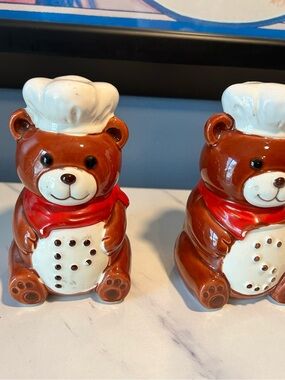 B&D ceramic bears salt and pepper shakers- Japan Marking